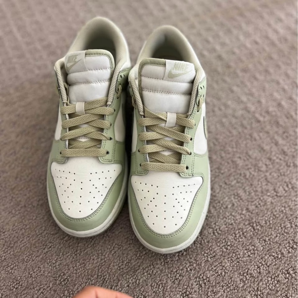 Nike Women's low dunk 8 Olive Aura Sneakers
